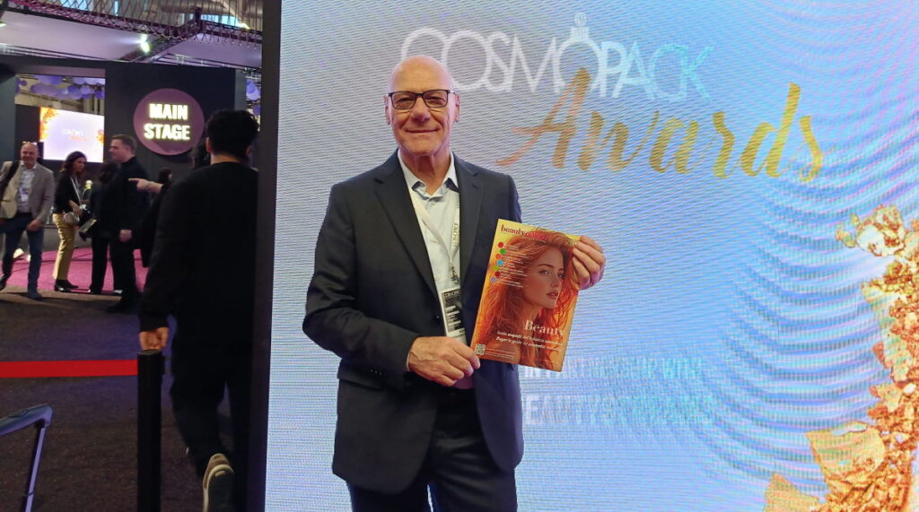 Nicola Saluzzi con guida acquisti Beauty-online 2025